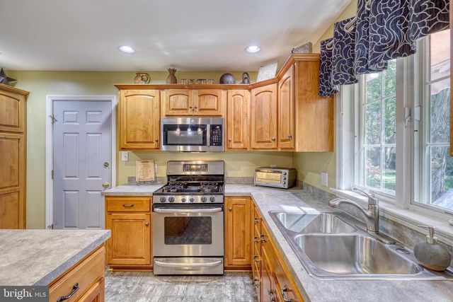 2540 EL DORADO DR, York, PA 17402