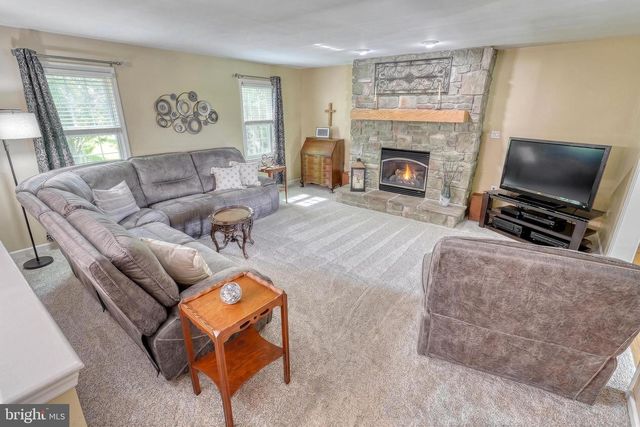 2540 EL DORADO DR, York, PA 17402