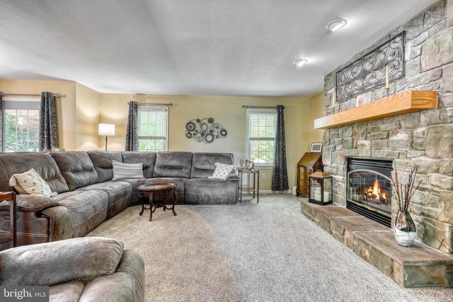2540 EL DORADO DR, York, PA 17402