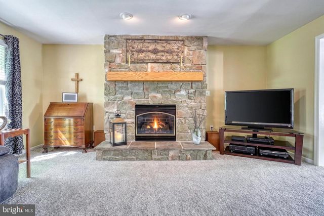 2540 EL DORADO DR, York, PA 17402