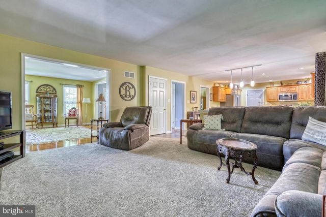 2540 EL DORADO DR, York, PA 17402