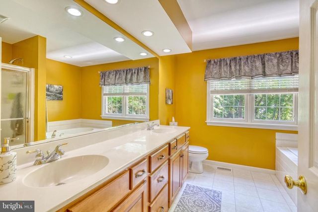 2540 EL DORADO DR, York, PA 17402