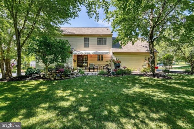 2540 EL DORADO DR, York, PA 17402