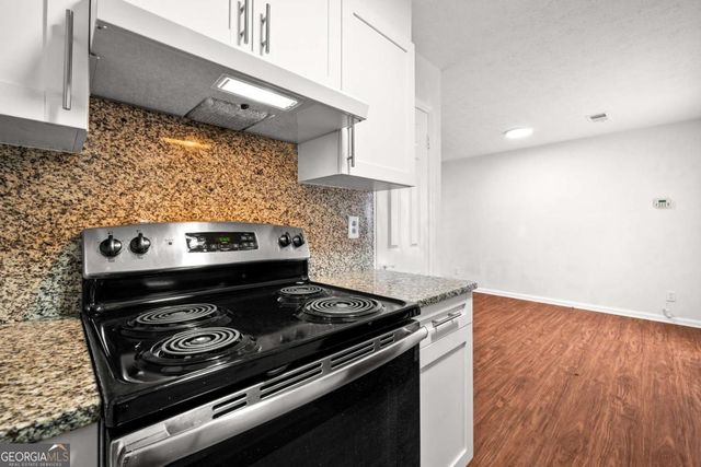 151 Old Ferry Way, Roswell, GA 30076