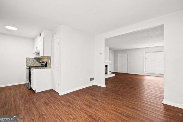 151 Old Ferry Way, Roswell, GA 30076