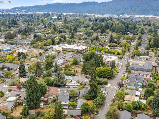 6330 N LOVELY St, Portland, OR 97203