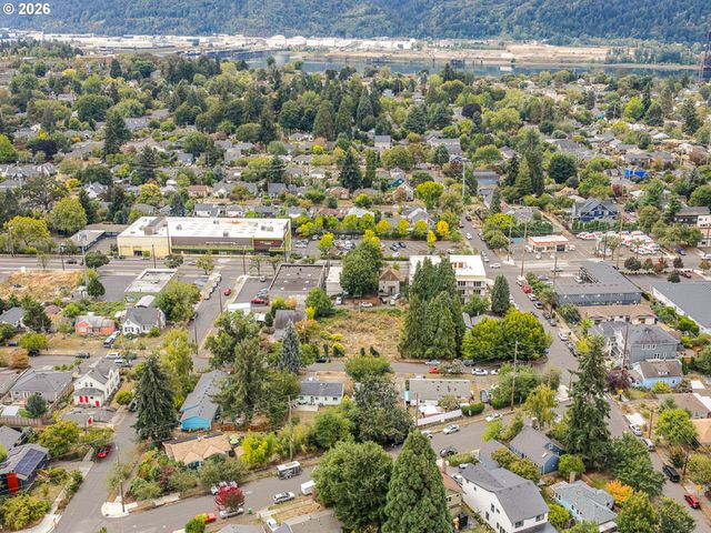 6330 N LOVELY St, Portland, OR 97203