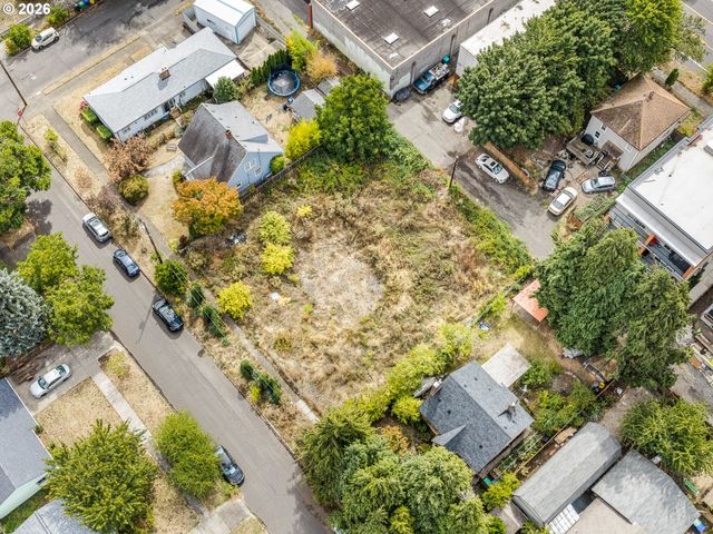 6330 N LOVELY St, Portland, OR 97203