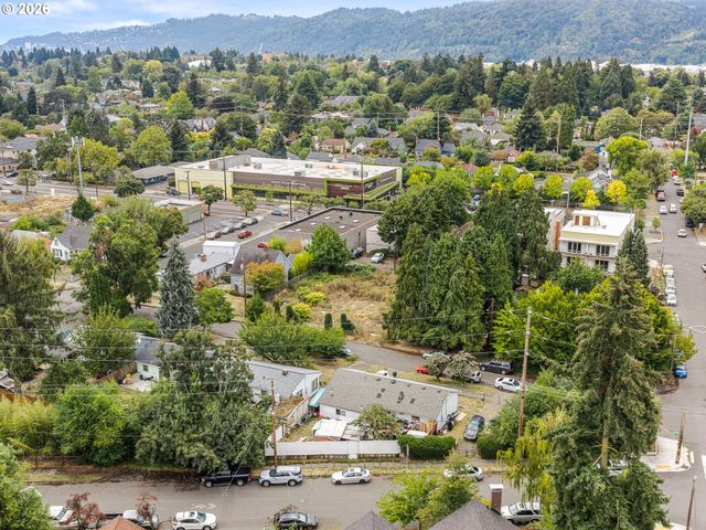 6330 N LOVELY St, Portland, OR 97203