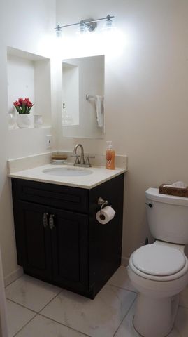 42 Sussex B, West Palm Beach, FL 33417