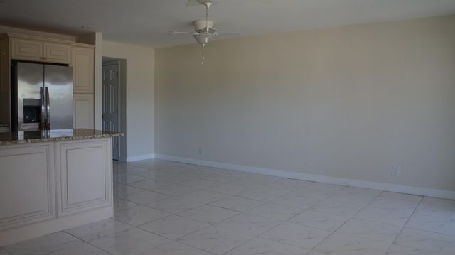 42 Sussex B, West Palm Beach, FL 33417