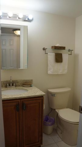 42 Sussex B, West Palm Beach, FL 33417