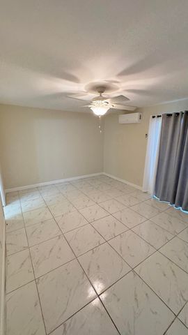 42 Sussex B, West Palm Beach, FL 33417