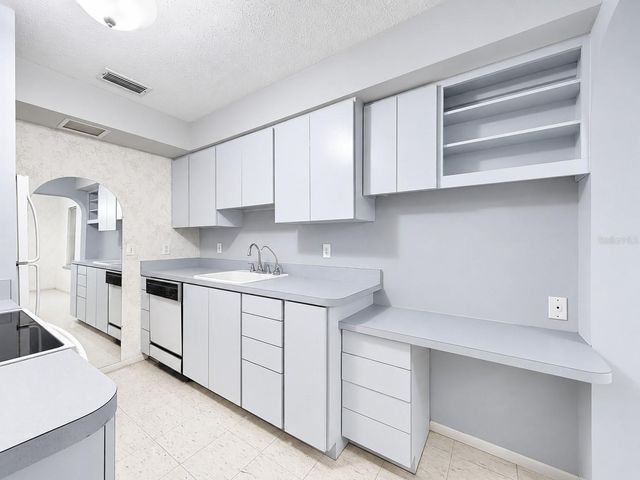 1026 W RAMBLA STREET, Tampa, FL 33612