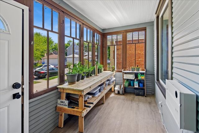 4450 N KASSON Avenue, Chicago, IL 60630
