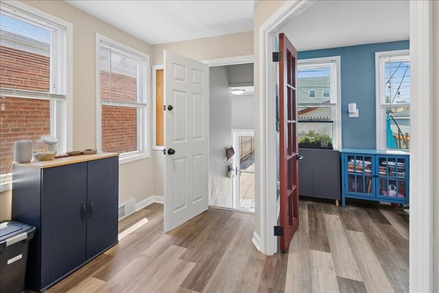 4450 N KASSON Avenue, Chicago, IL 60630