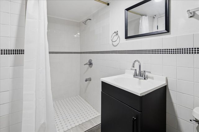 4450 N KASSON Avenue, Chicago, IL 60630