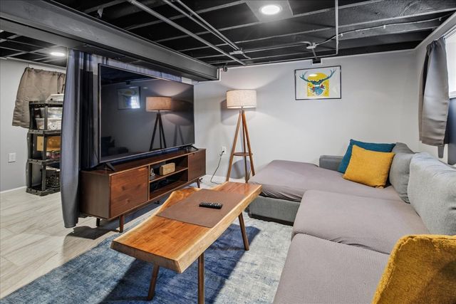 4450 N KASSON Avenue, Chicago, IL 60630