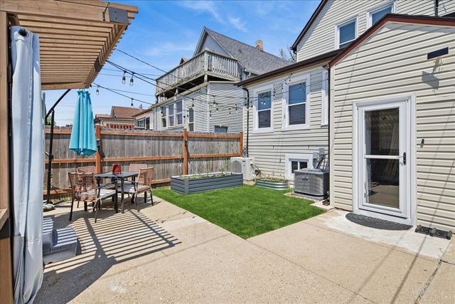 4450 N KASSON Avenue, Chicago, IL 60630