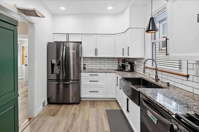 4450 N KASSON Avenue, Chicago, IL 60630