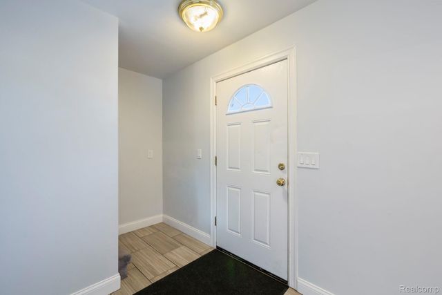 12800 S Daily Drive W, Sterling Heights, MI 48313