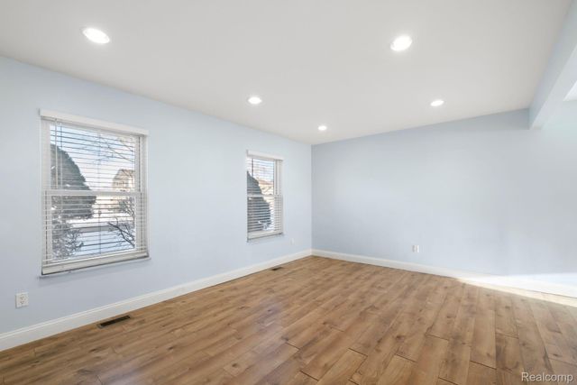 12800 S Daily Drive W, Sterling Heights, MI 48313