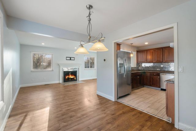 12800 S Daily Drive W, Sterling Heights, MI 48313