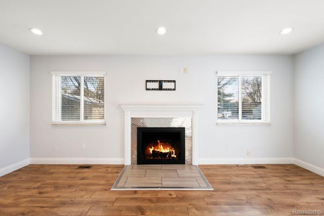 12800 S Daily Drive W, Sterling Heights, MI 48313