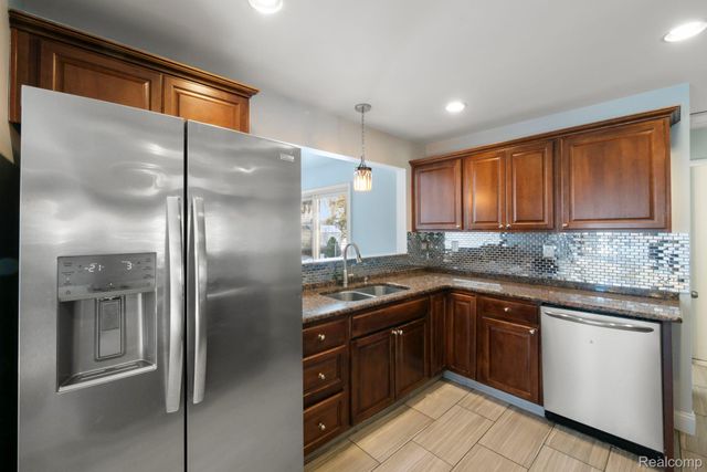 12800 S Daily Drive W, Sterling Heights, MI 48313