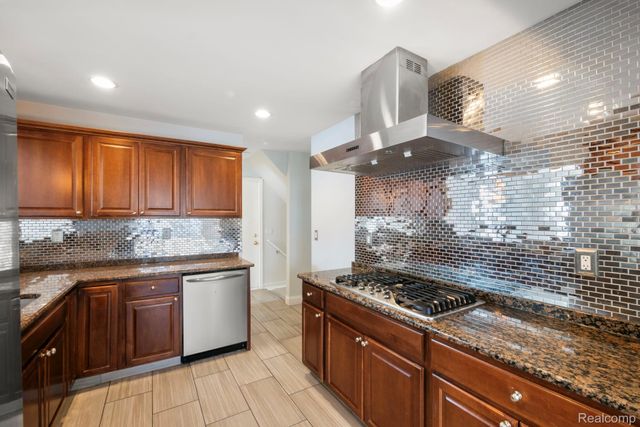 12800 S Daily Drive W, Sterling Heights, MI 48313