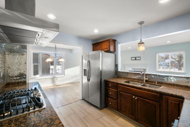 12800 S Daily Drive W, Sterling Heights, MI 48313