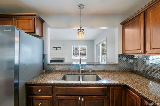 12800 S Daily Drive W, Sterling Heights, MI 48313