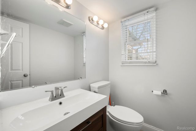 12800 S Daily Drive W, Sterling Heights, MI 48313