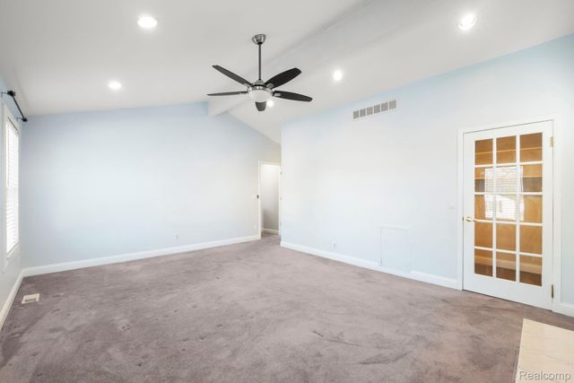 12800 S Daily Drive W, Sterling Heights, MI 48313