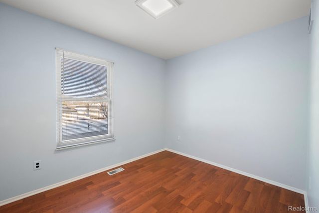 12800 S Daily Drive W, Sterling Heights, MI 48313