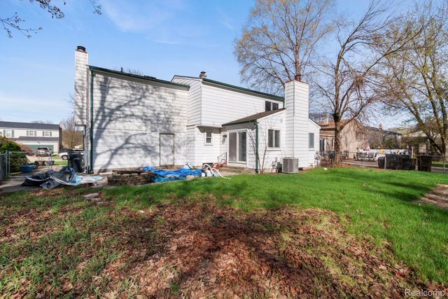 12800 S Daily Drive W, Sterling Heights, MI 48313