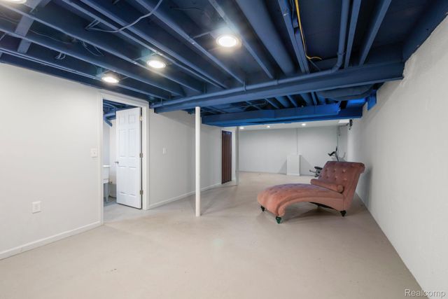 12800 S Daily Drive W, Sterling Heights, MI 48313