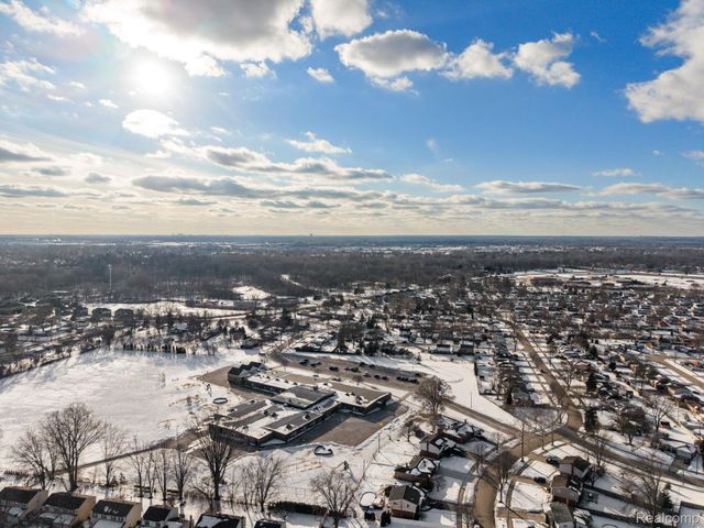 12800 S Daily Drive W, Sterling Heights, MI 48313
