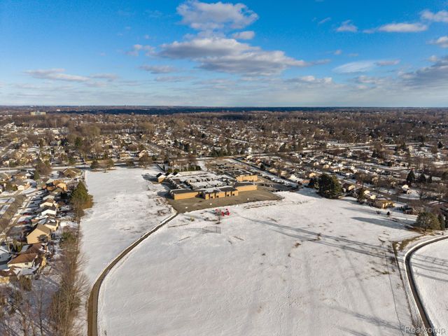 12800 S Daily Drive W, Sterling Heights, MI 48313