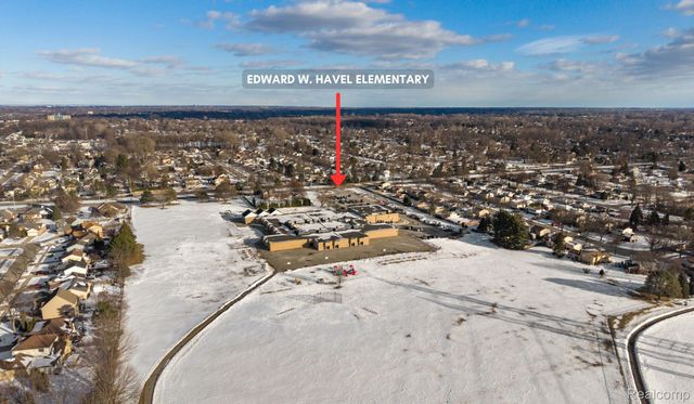 12800 S Daily Drive W, Sterling Heights, MI 48313