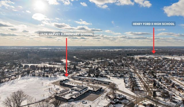12800 S Daily Drive W, Sterling Heights, MI 48313