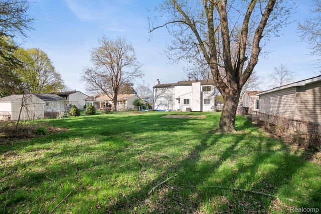 12800 S Daily Drive W, Sterling Heights, MI 48313