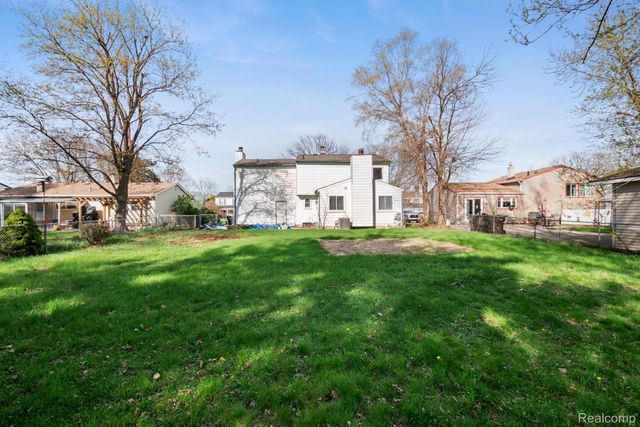12800 S Daily Drive W, Sterling Heights, MI 48313
