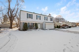 12800 S Daily Drive W, Sterling Heights, MI 48313