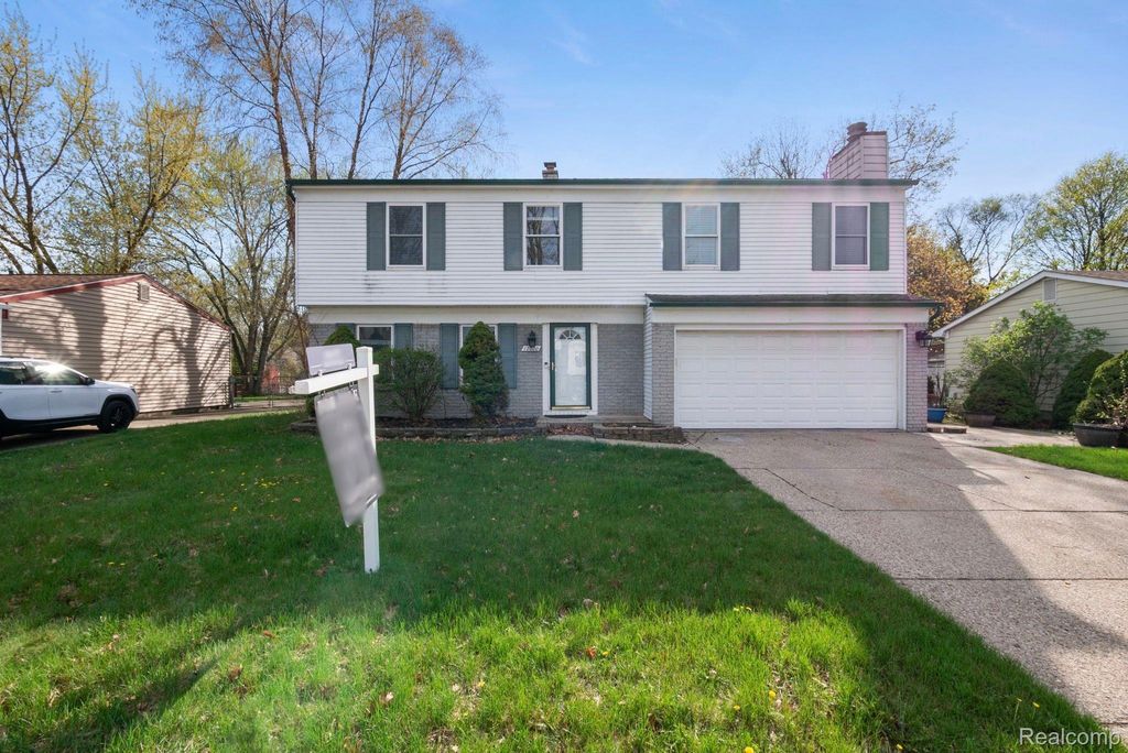 12800 S Daily Drive W, Sterling Heights, MI 48313