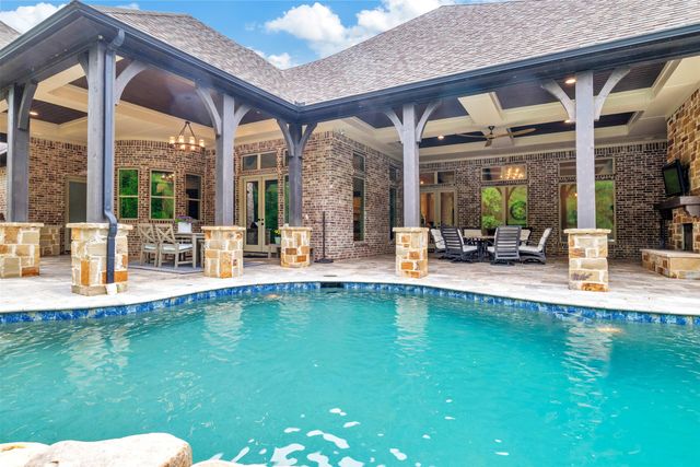 521 W Waters Edge Way, Oak Point, TX 75068