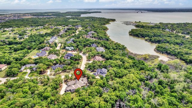 521 W Waters Edge Way, Oak Point, TX 75068