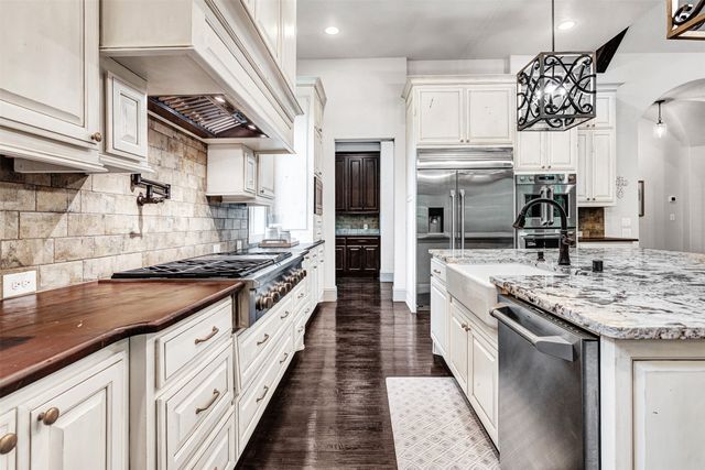521 W Waters Edge Way, Oak Point, TX 75068
