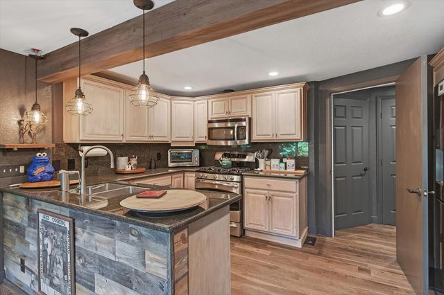 21477 Old Mine Road, Los Gatos, CA 95033