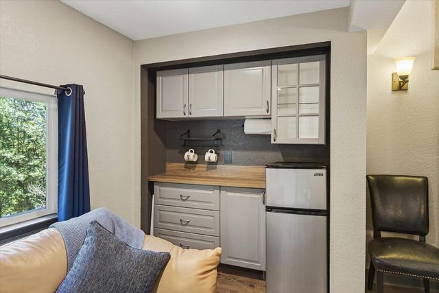 21477 Old Mine Road, Los Gatos, CA 95033